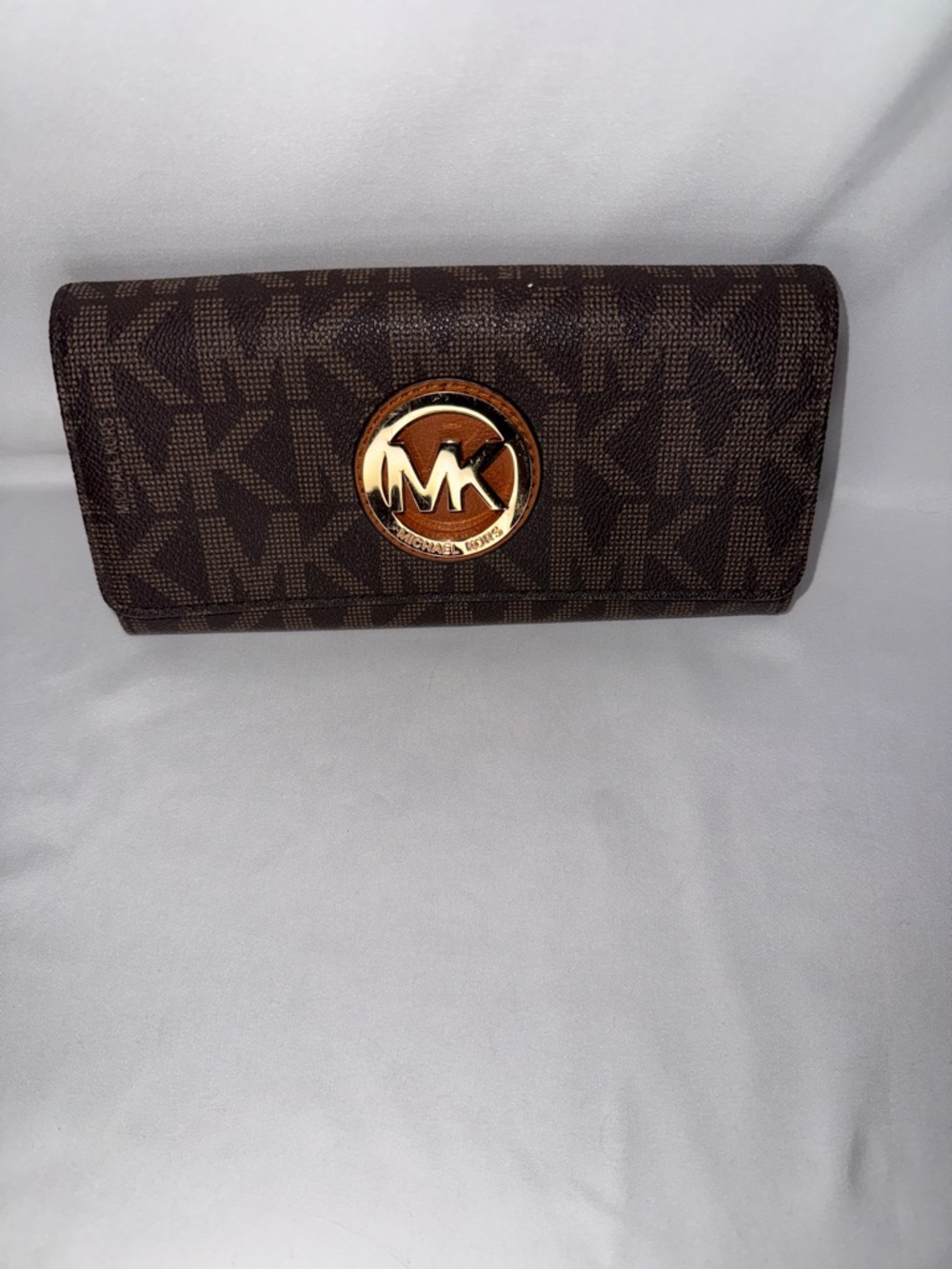 Michael Kors Fulton Carryall Wallet Signature Brown Logo Gold Medallion